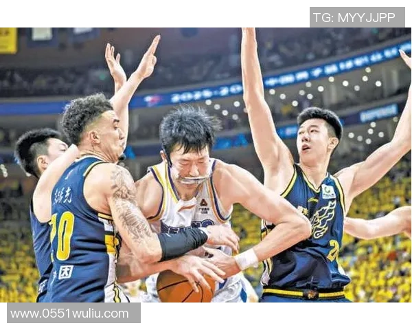 媒体人分析周琦在场时北京男篮攻防表现不佳的关键时刻